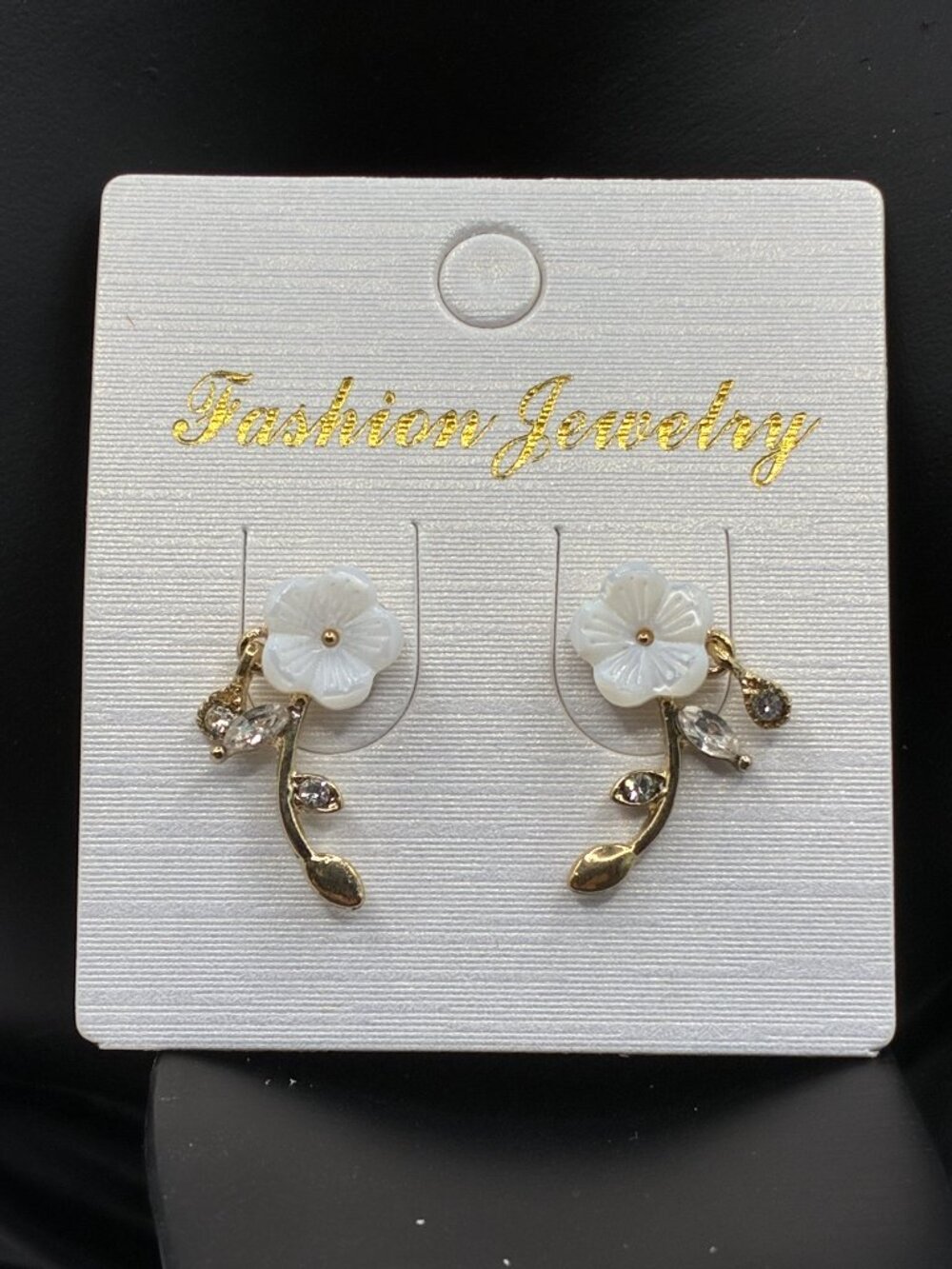 0.75" Gold Vines Peal Flower Diamond Earrings
